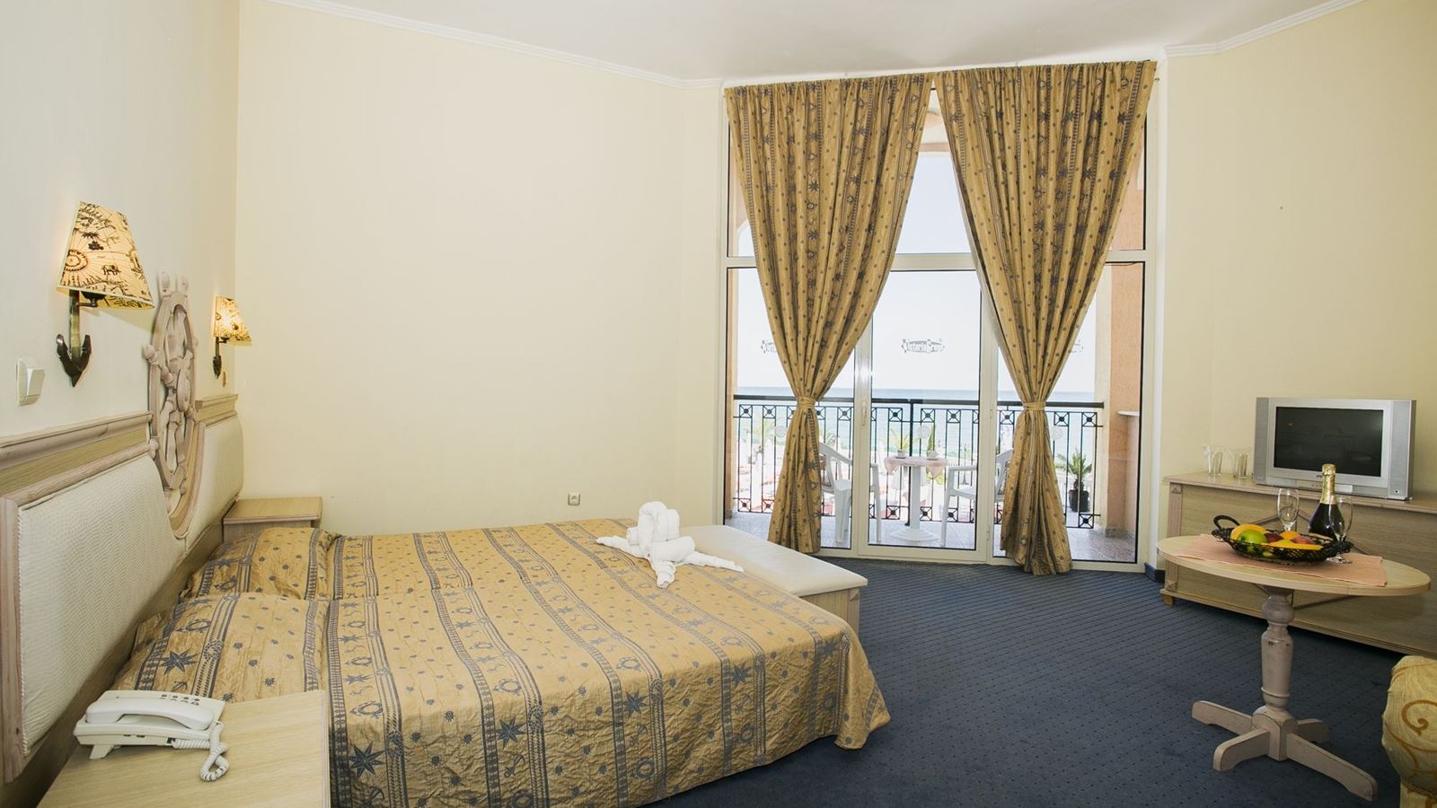 rooms-2-bedrooms-studio-sea-view