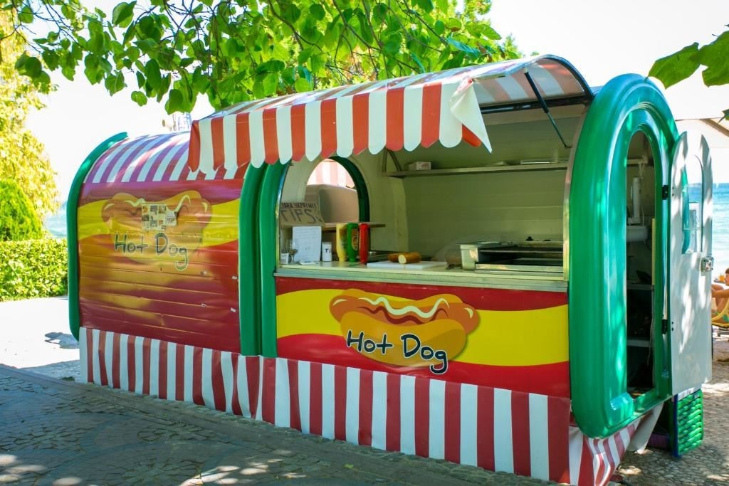 restaurants-restaurants