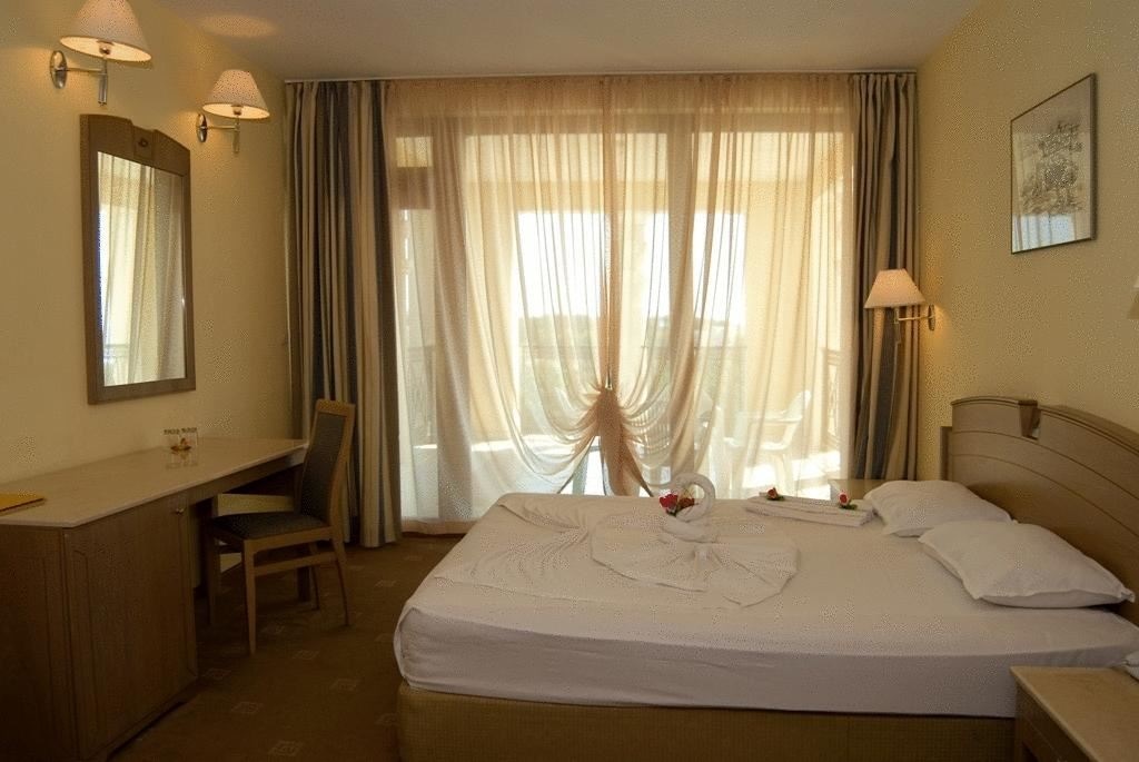 rooms-standard-room-park-view-balcony-or-terrace