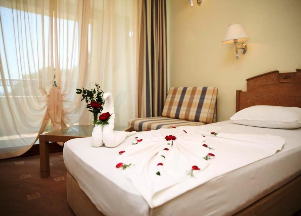 rooms-singleuse-standard-room-lateralseaview-balcony-or-terrace