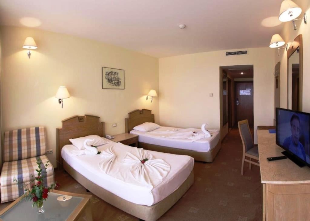 rooms-single-wchild-standard-room-park-view-balcony-or-terrace