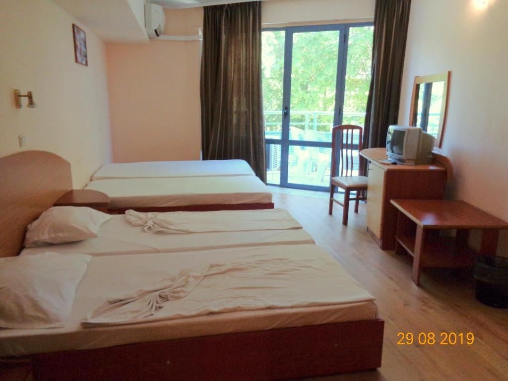 rooms-standard-room-balcony-or-terrace