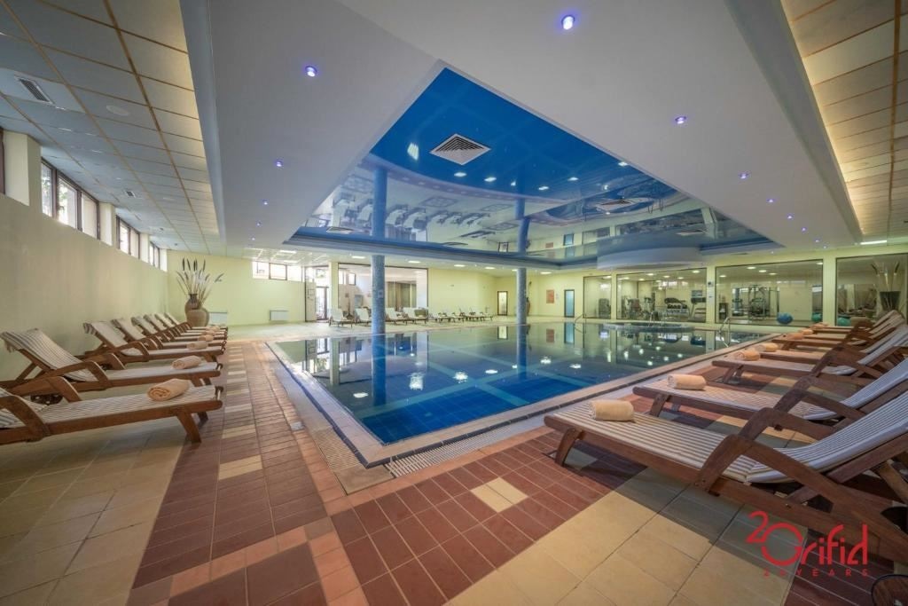 pools-indoor-pool