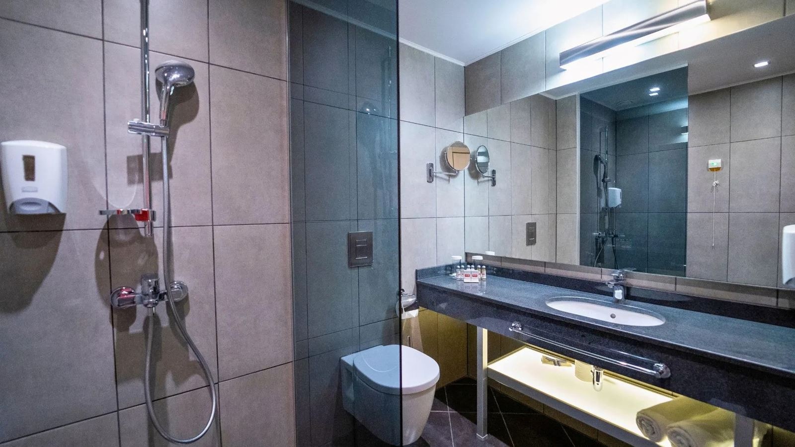 rooms-single-wchild-superior-room-balcony