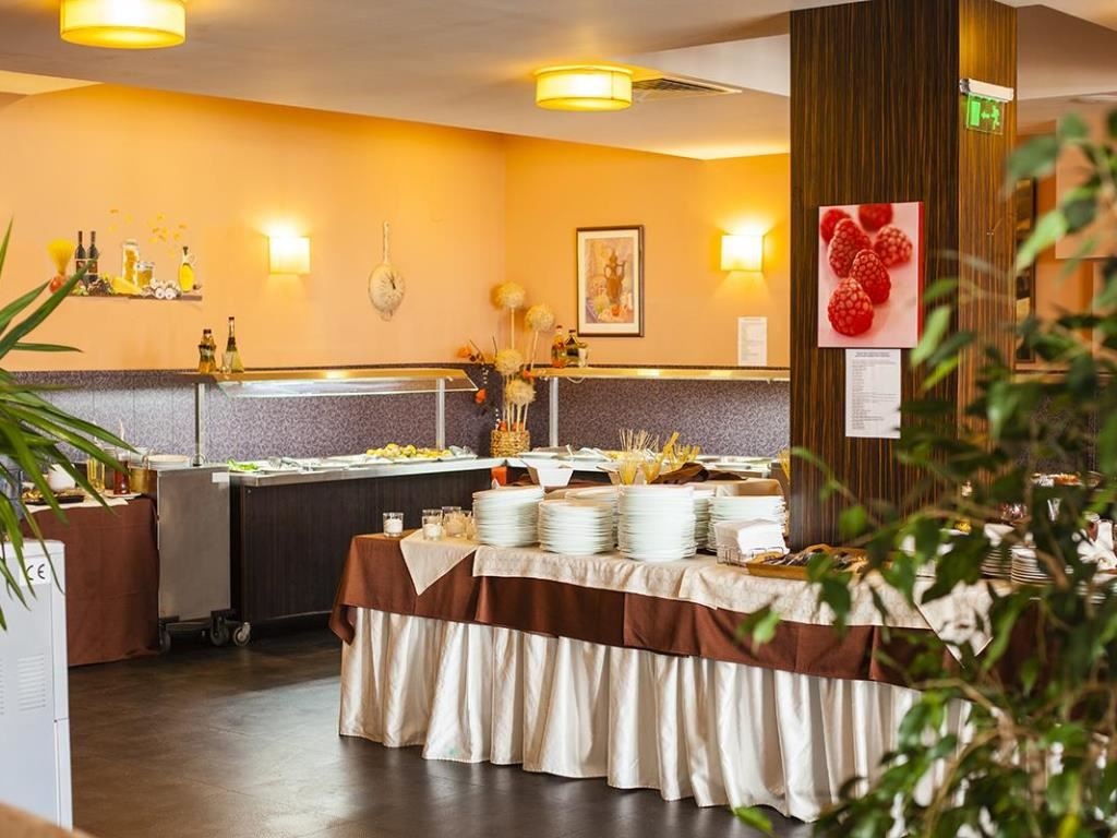 restaurants-restaurant