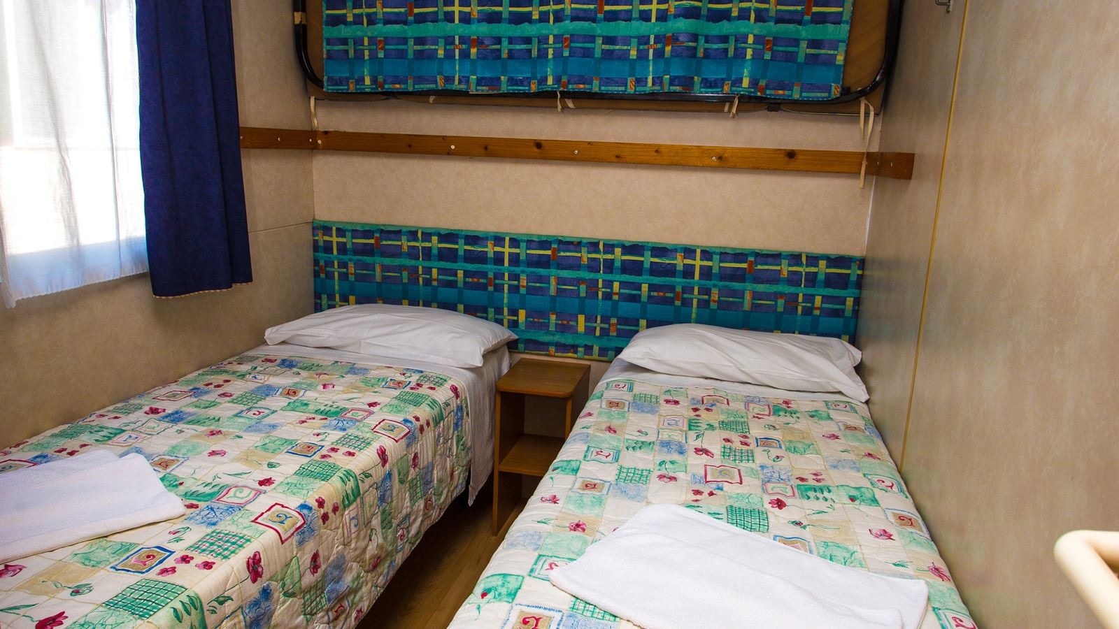 rooms-2-bedroom-mobilehome-terrace