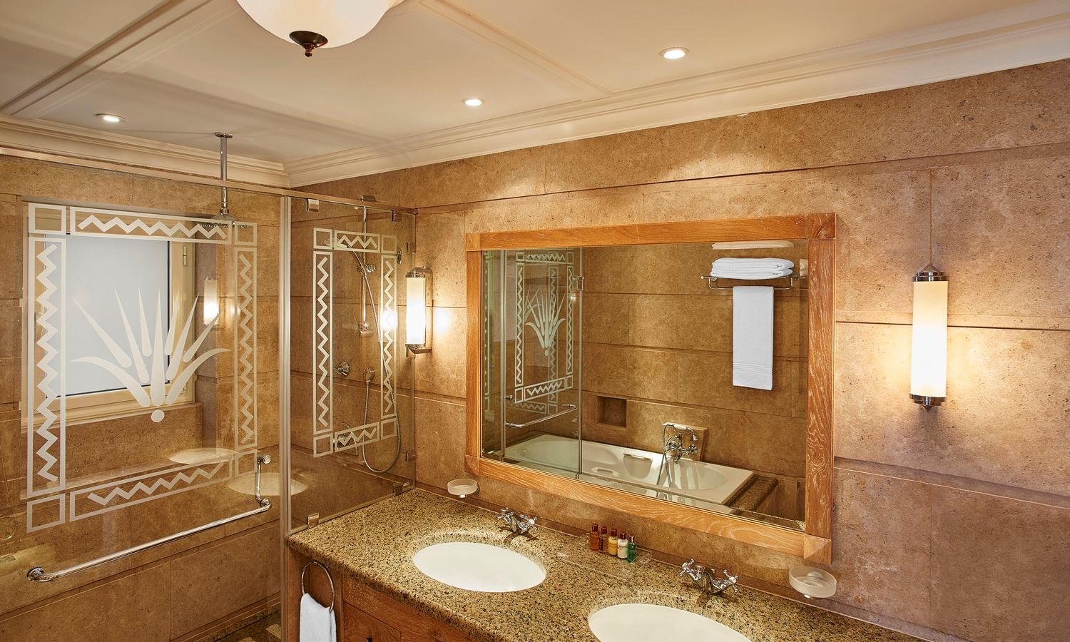 rooms-deluxe-beach-front-suite