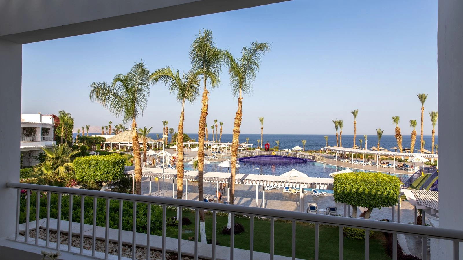 rooms-deluxe-beach-front