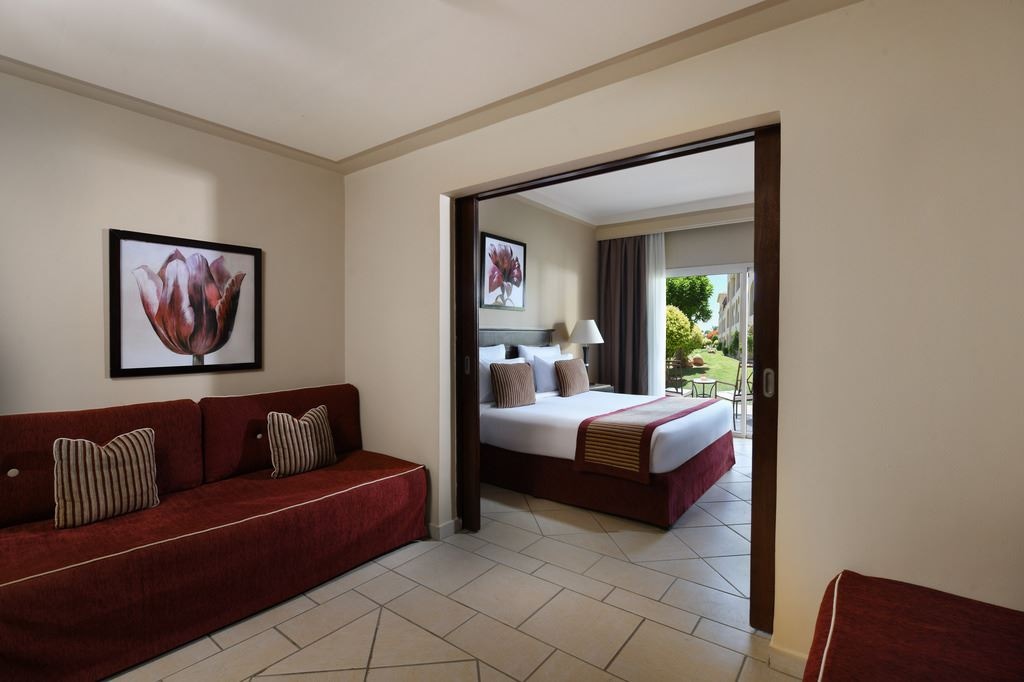 rooms-deluxe-room-garden-view