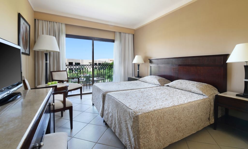 rooms-standard-room-shops-view