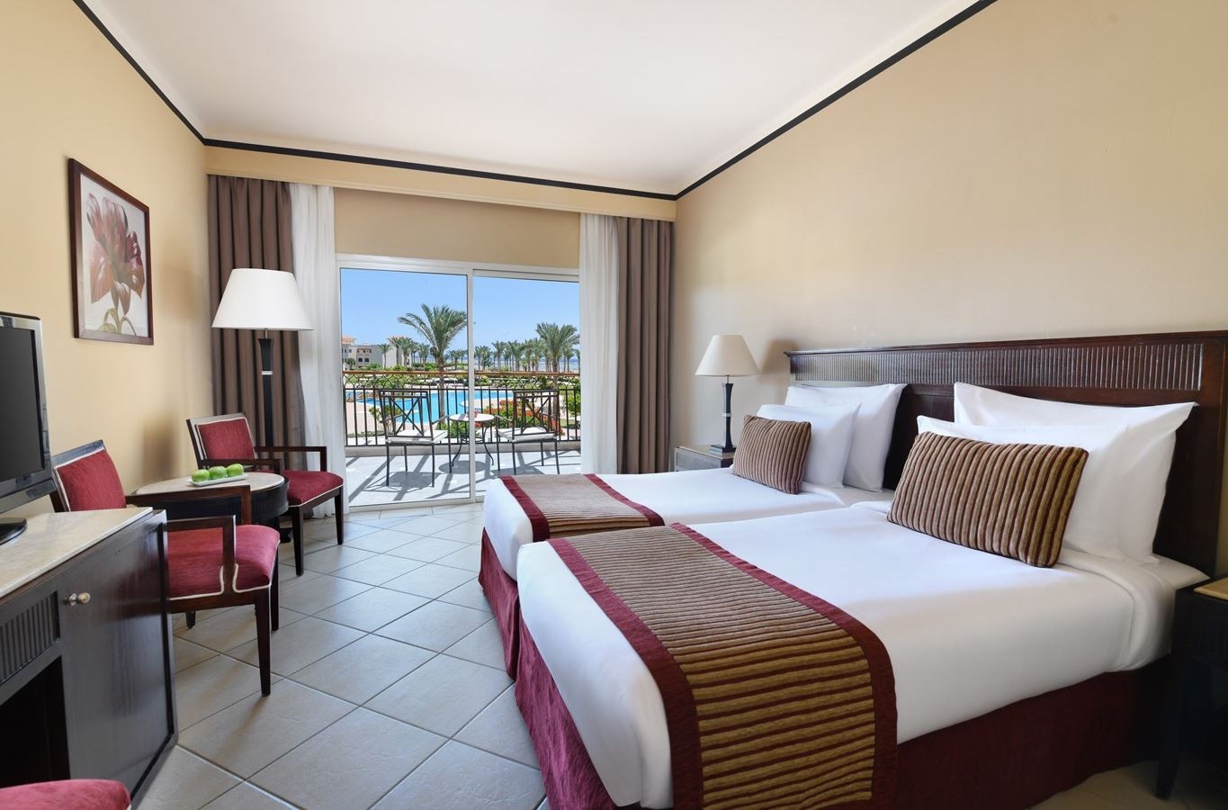 rooms-room-superior-poolview