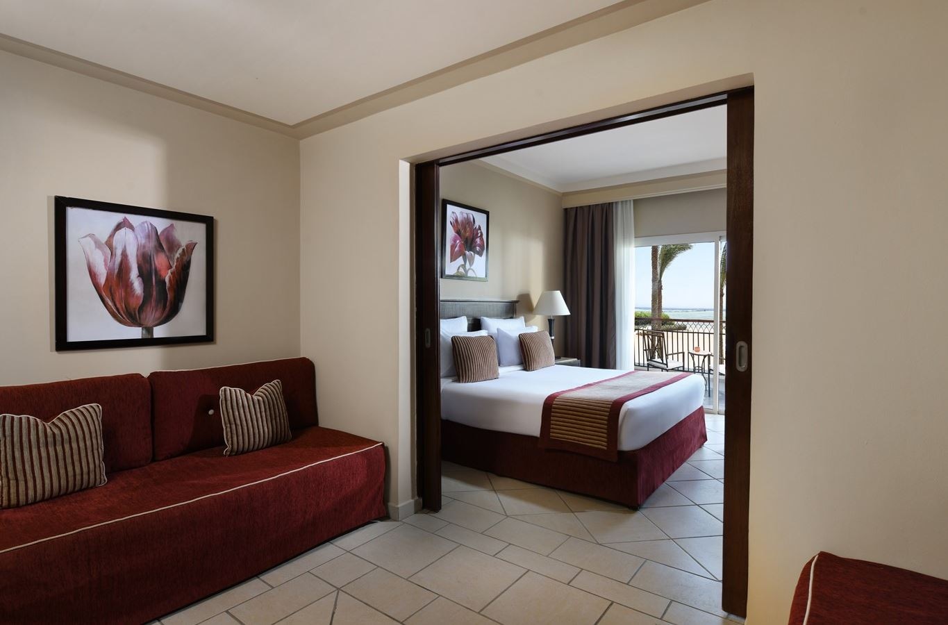 rooms-deluxe-familyroom-seaside