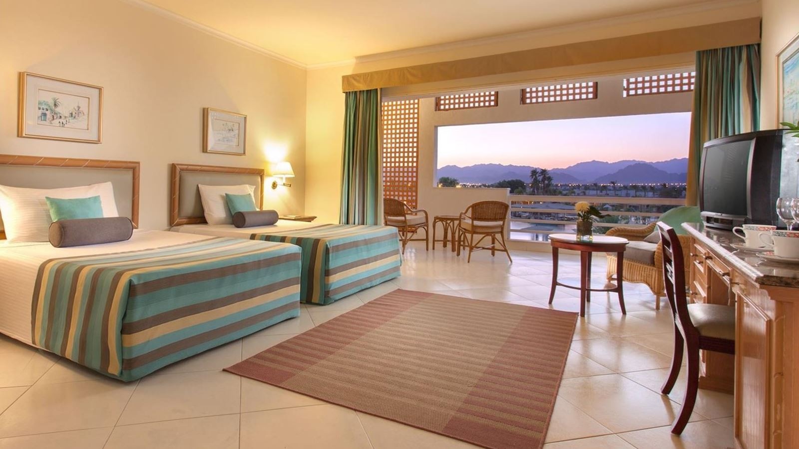 rooms-superior-room-pool-view