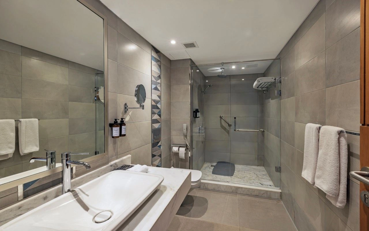 rooms-family-suite-garden--partial-sea