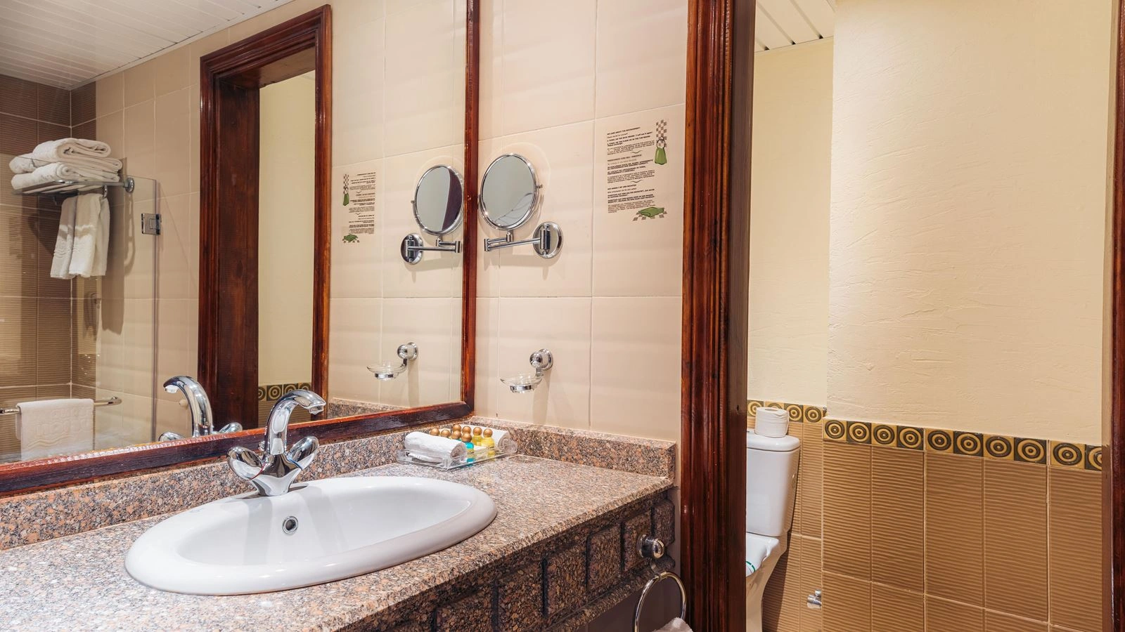 rooms-family-bungalow-room