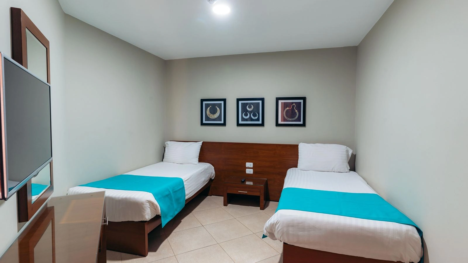 rooms-family-2-bedrooms-pool-view