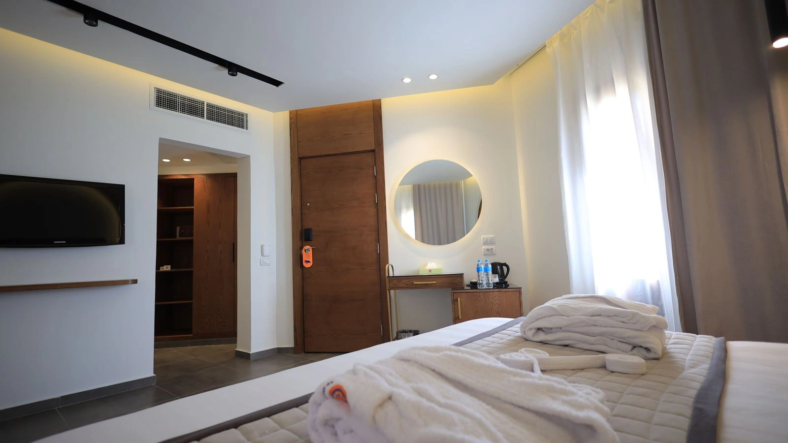 rooms-deluxe-bungalow-room