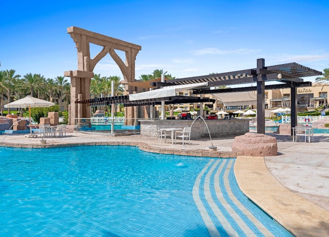 bars-fountain-pool-bar