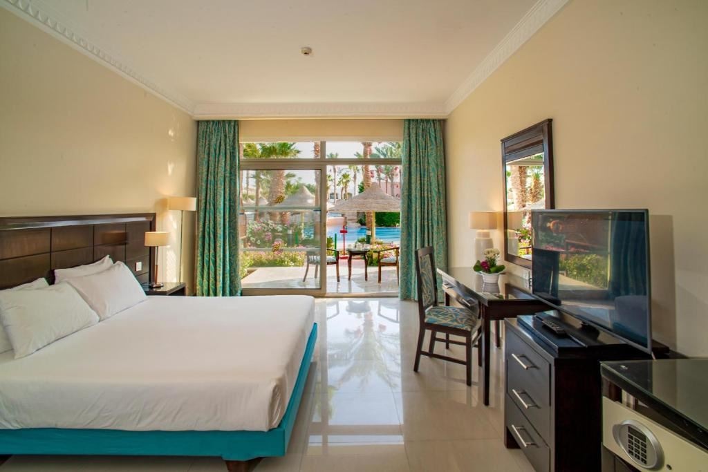 rooms-family-pool-view-rooms