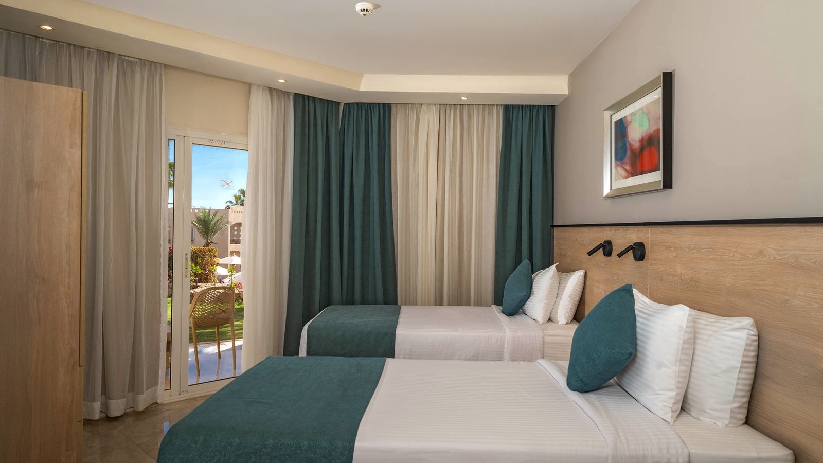 rooms-grand-family-room