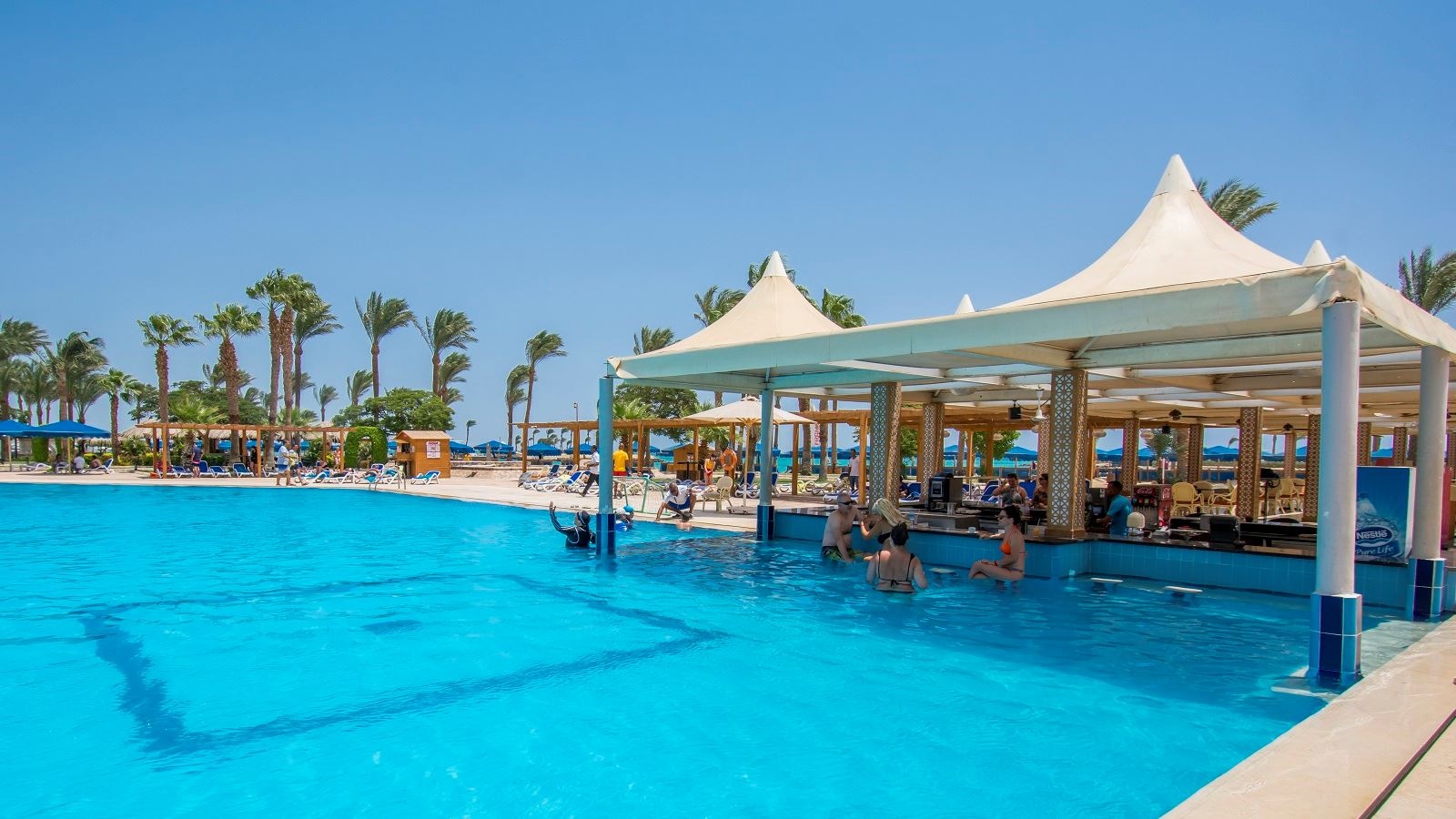 bars-la-terrace-pool-bar