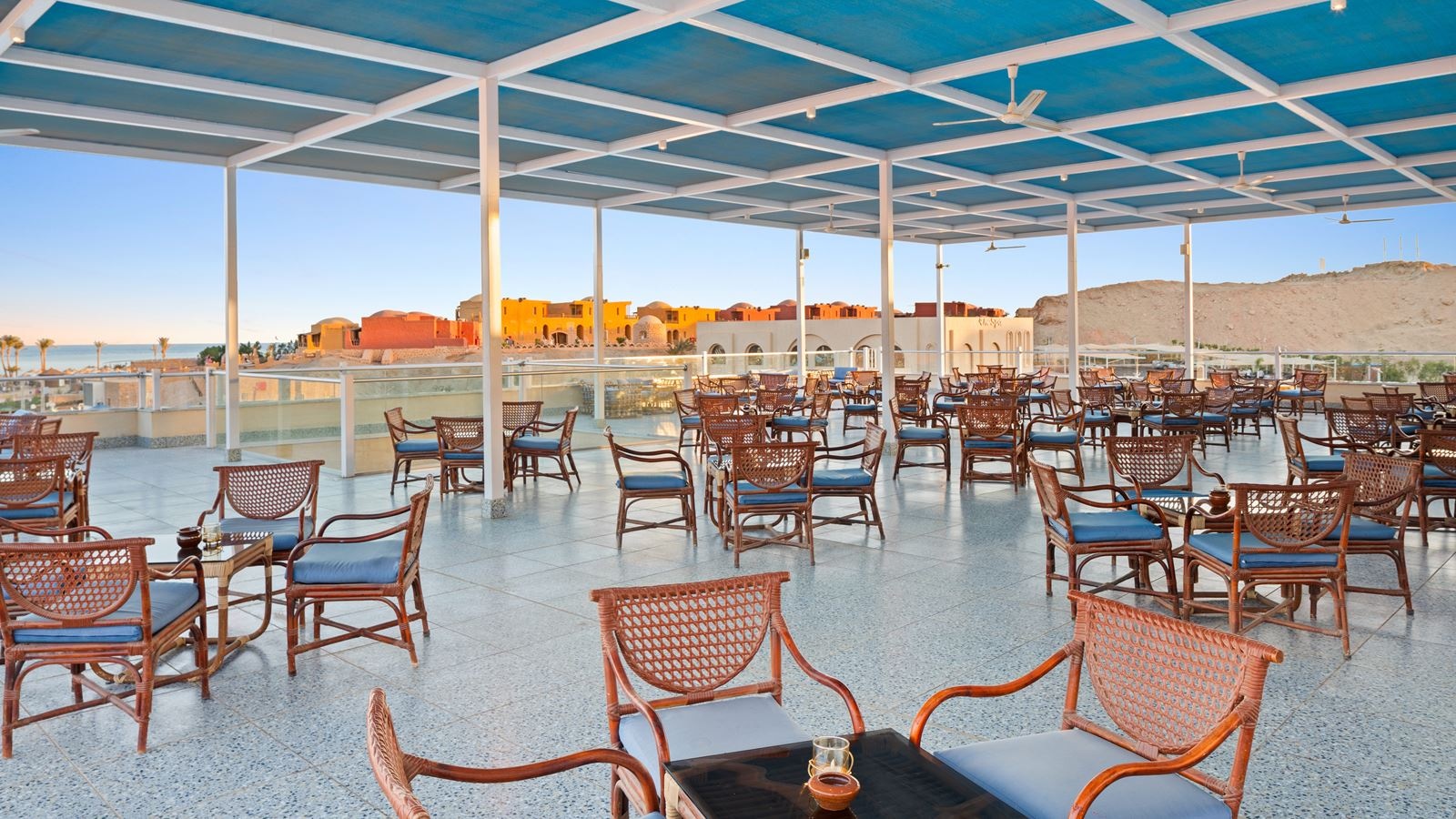 bars-red-sky-bar--oriental-café