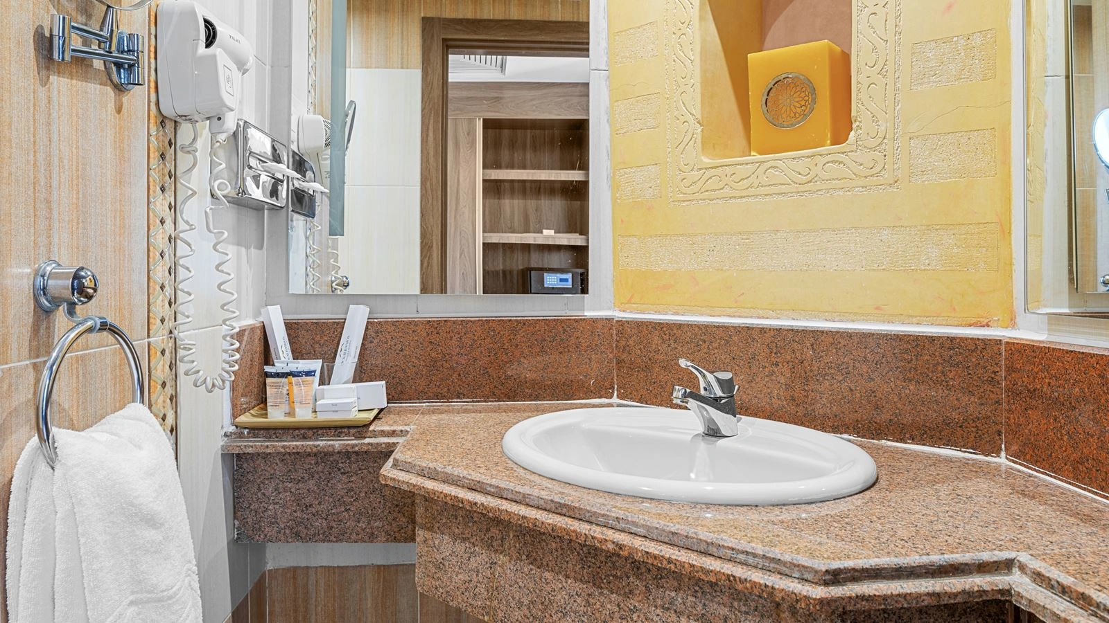 rooms-standard-room-garden-view