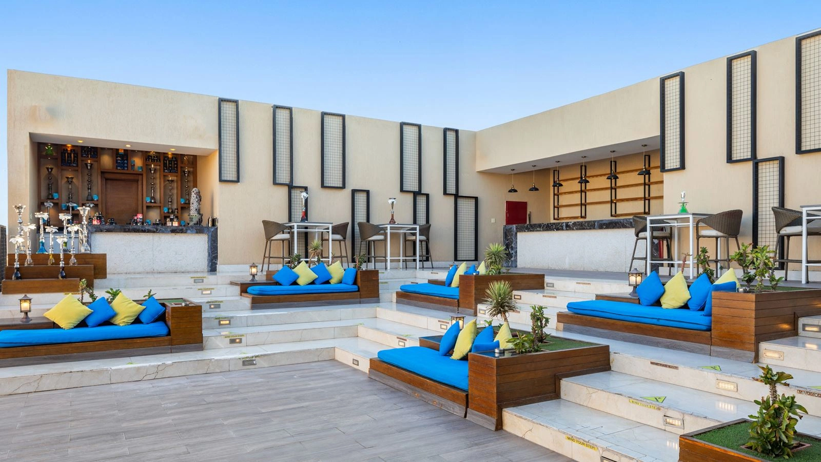 bars-red-sky-bar--lounge