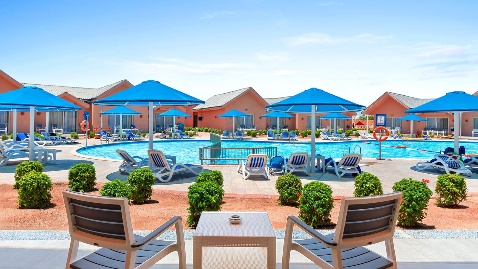 rooms-standard-room-gardenpool-view