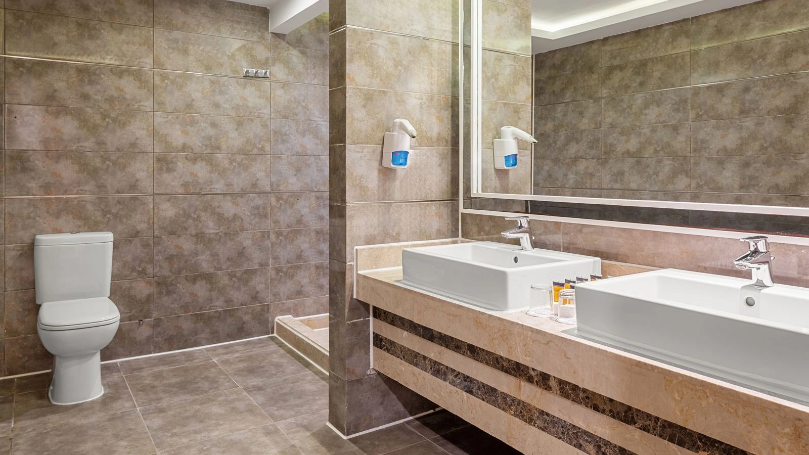 rooms-room-standard-garden-view