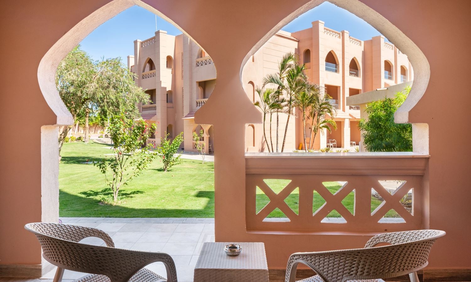 rooms-coral-standard-room-garden-view