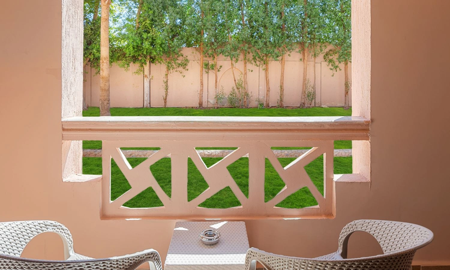 rooms-coral-standard-room-garden-view