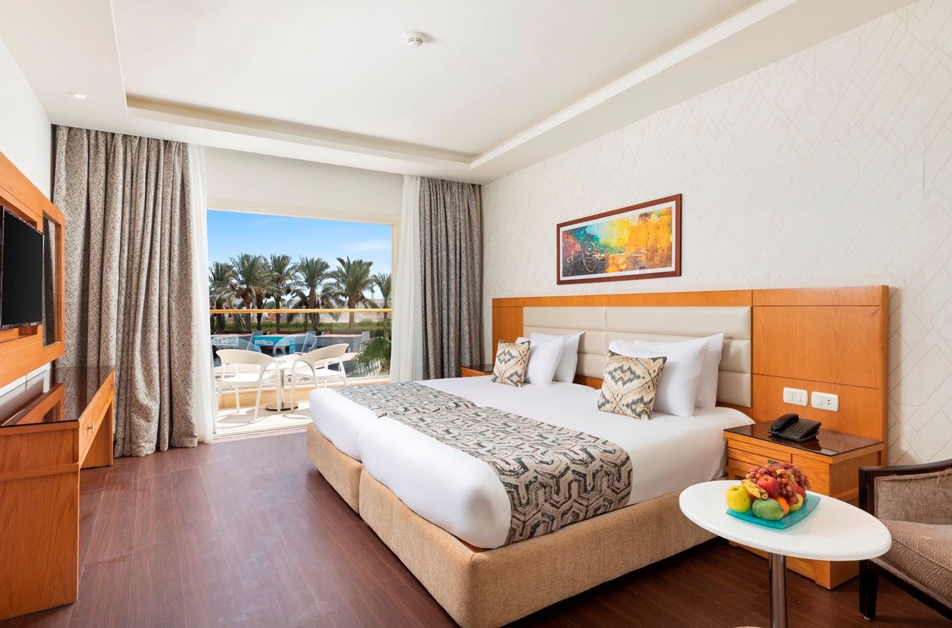 rooms-family-large-gardenpool-view