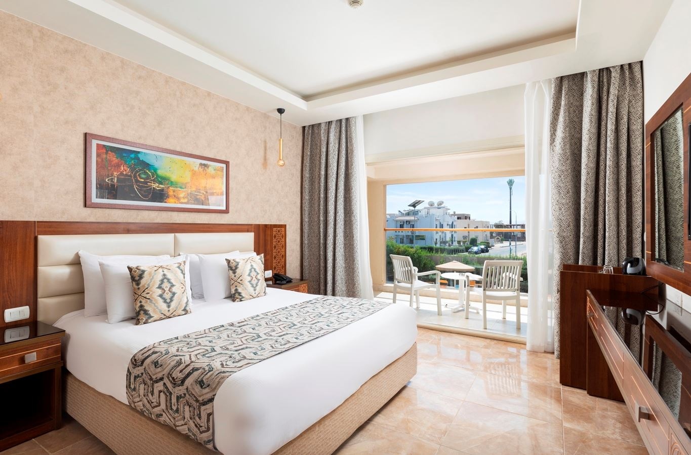 rooms-family-large-gardenpool-view