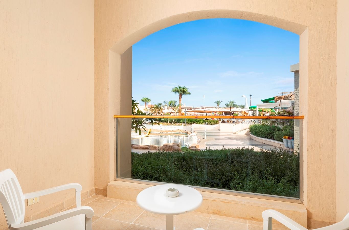 rooms-family-large-gardenpool-view