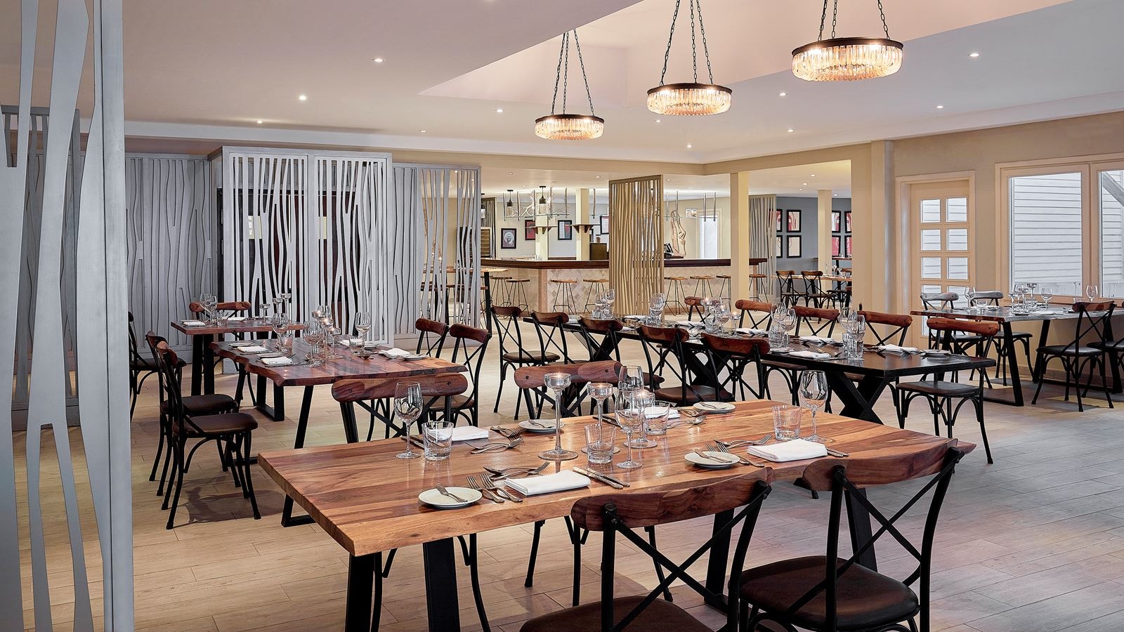 restaurants-alex-beach-club-and-restaurant