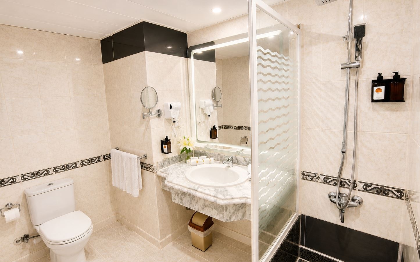 rooms-club-royal-regency-side-sea
