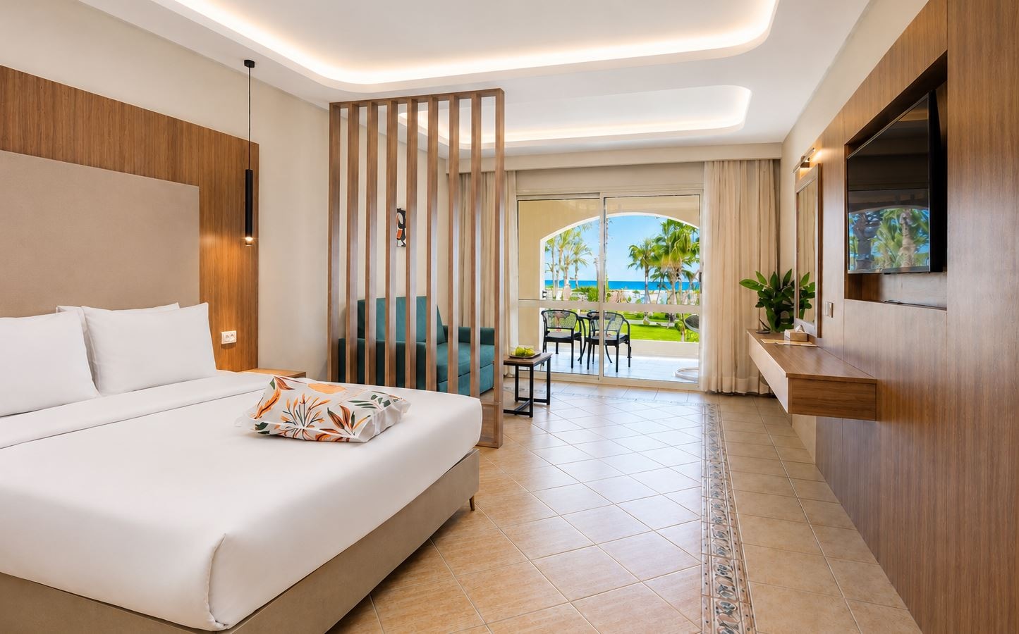 rooms-club-royal-regency-side-sea
