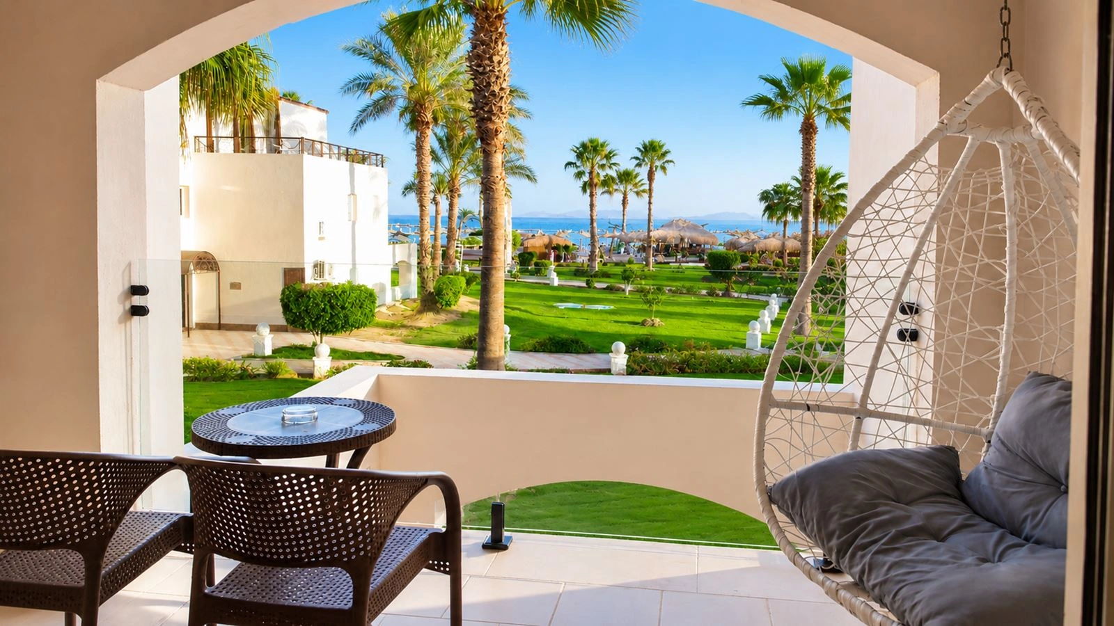 rooms-club-royal-regency-side-sea
