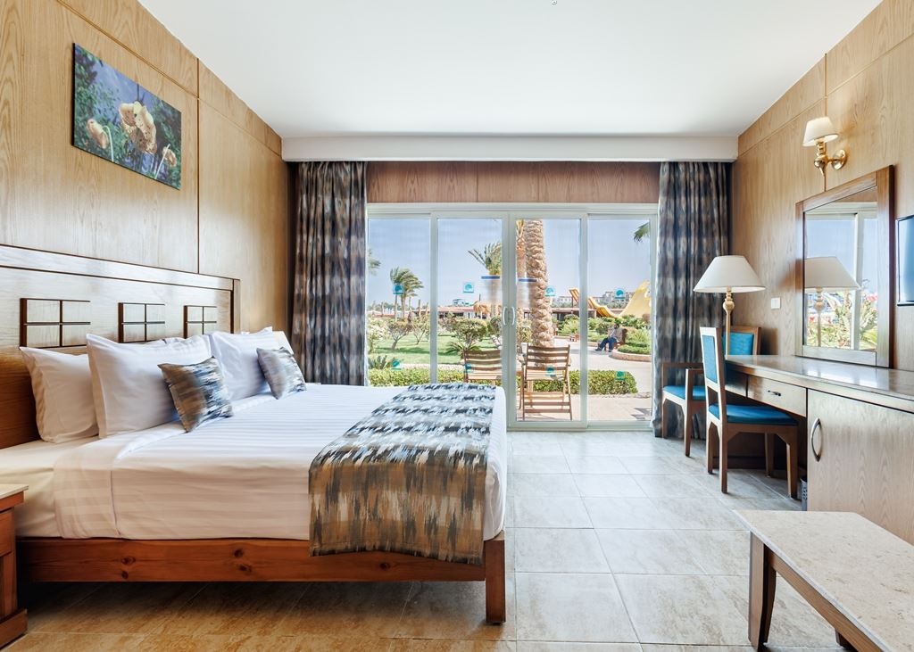 rooms-superior-family-room-garden-or-side-sea-view