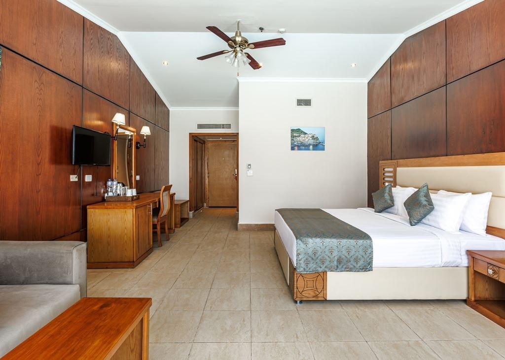 rooms-swim-up-room-pool-view