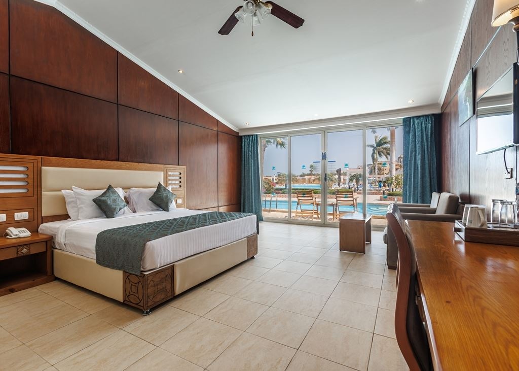 rooms-swim-up-room-pool-view