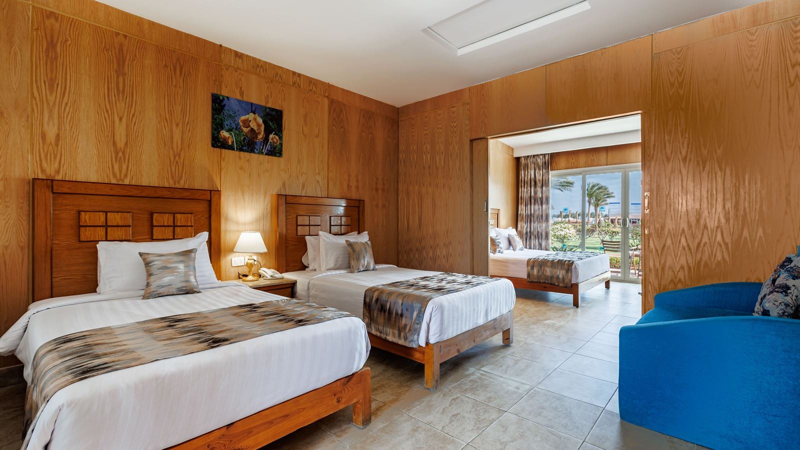 rooms-superior-family-suite-pool-view