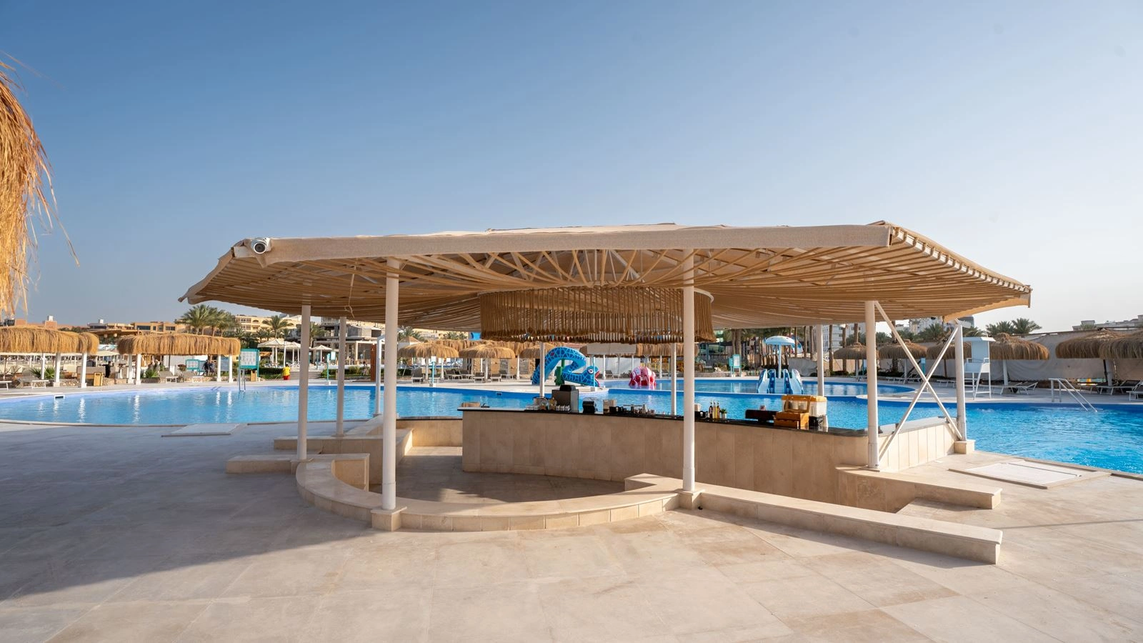 bars-island-pool-bar