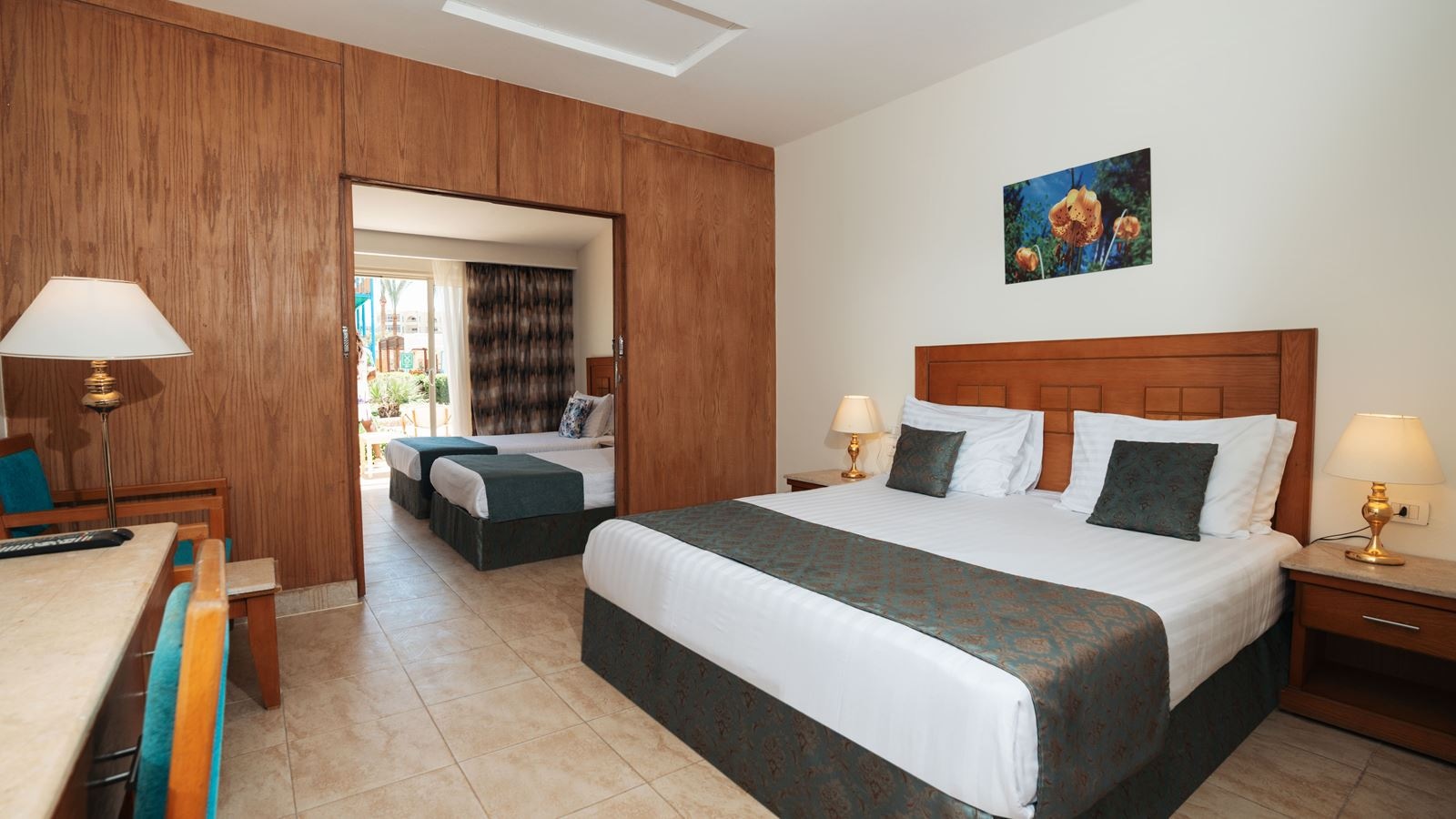 rooms-superior-family-room