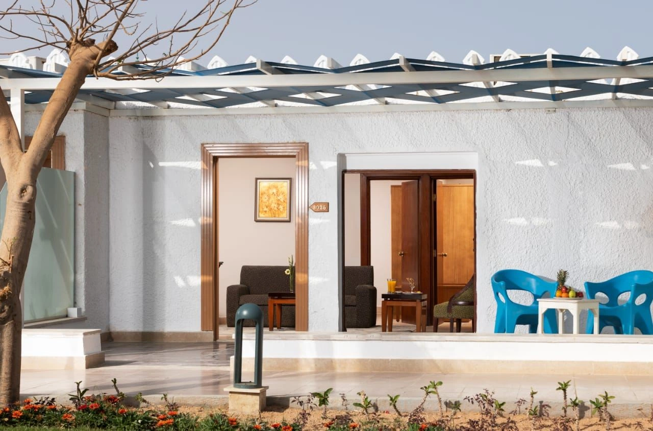 rooms-room-family-gardenpoolview