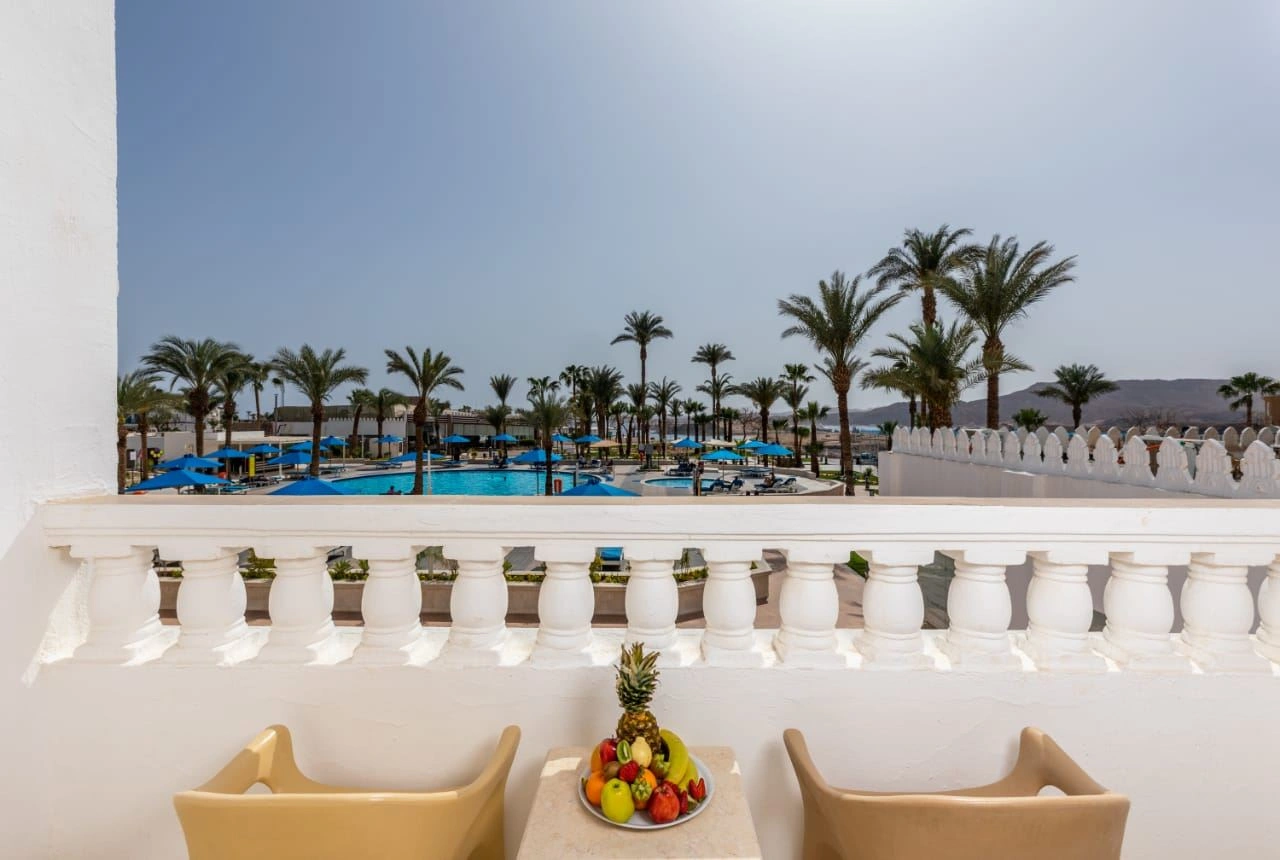 rooms-room-standard-gardenpoolview