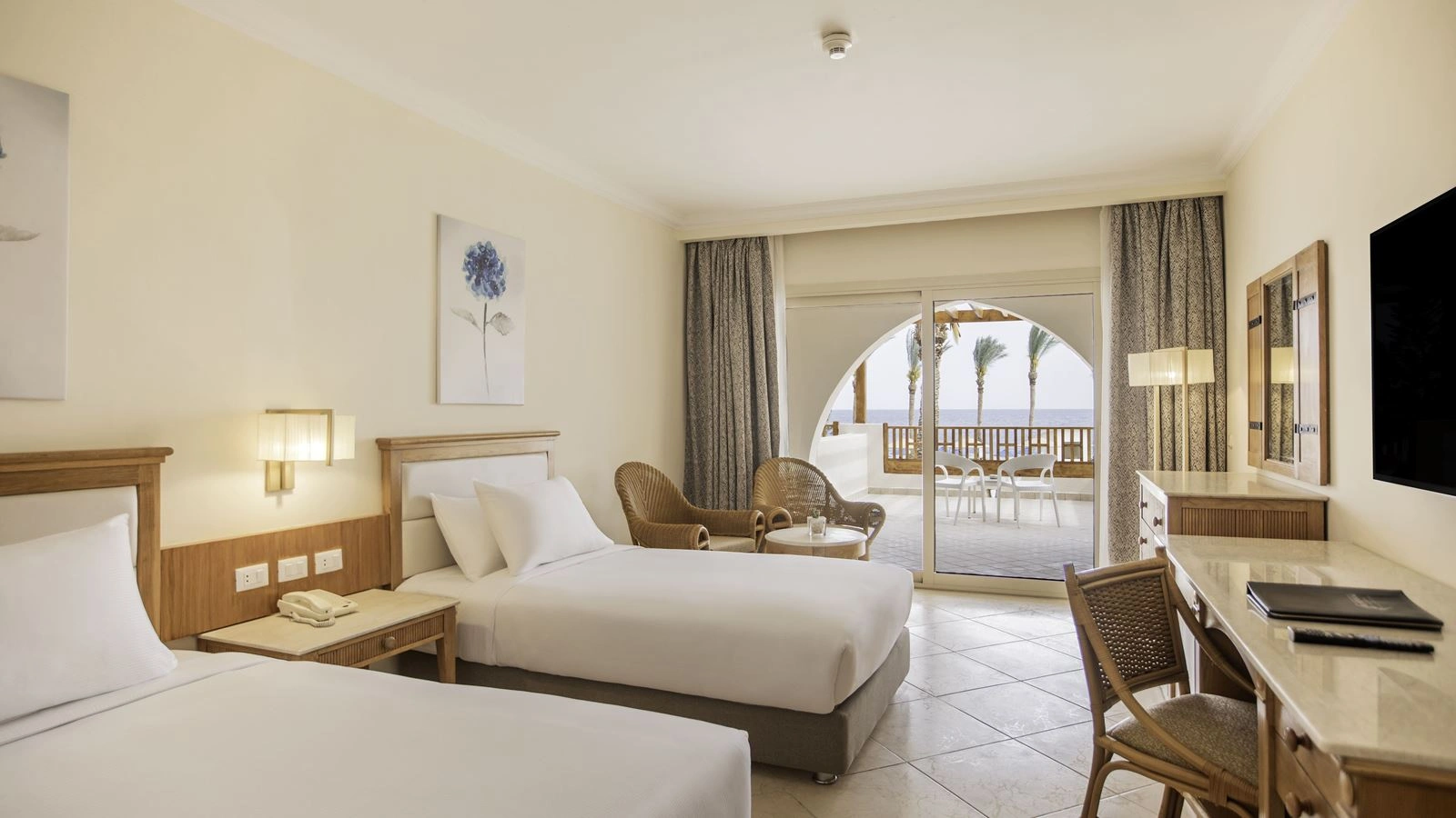 rooms-superior-pool-view