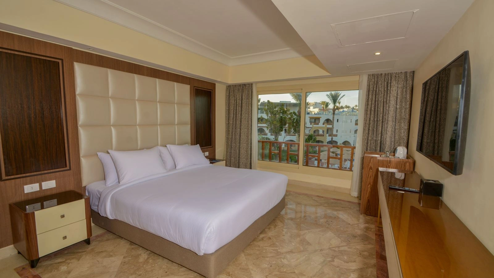 rooms-royal-suite-1-bed-room