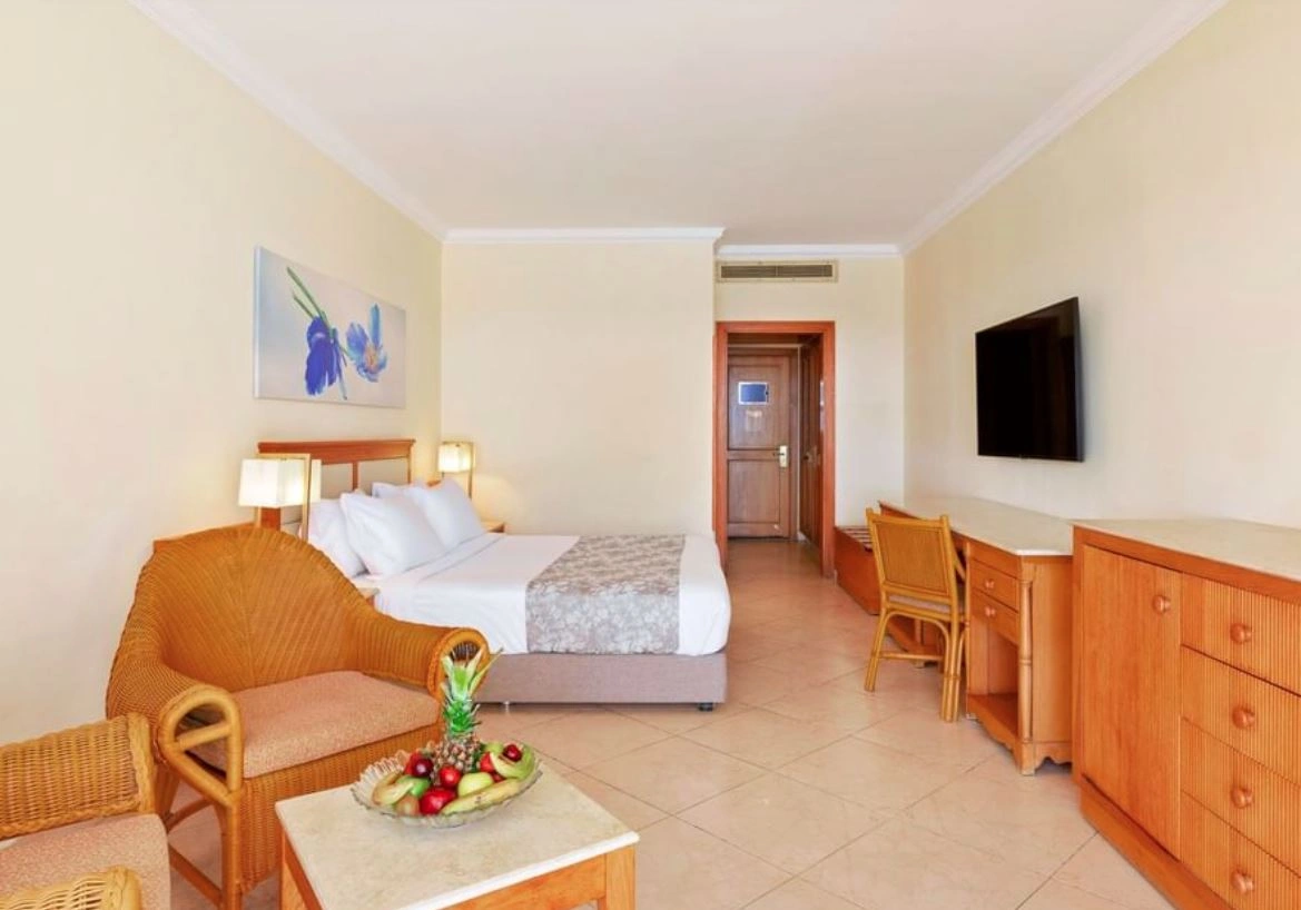 rooms-deluxe-pool-view